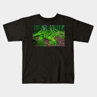 Moss covered tree Kids T-Shirt